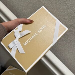 🎁Michael Kors Extra Small Gift Box